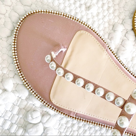 Badgley Mischka Grant Satin Jewel Pearl Embellished T-Strap Sandals New in Box - Picture 3 of 10